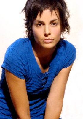 斯特芬妮·斯佐斯塔克 Stephanie Szostak照片