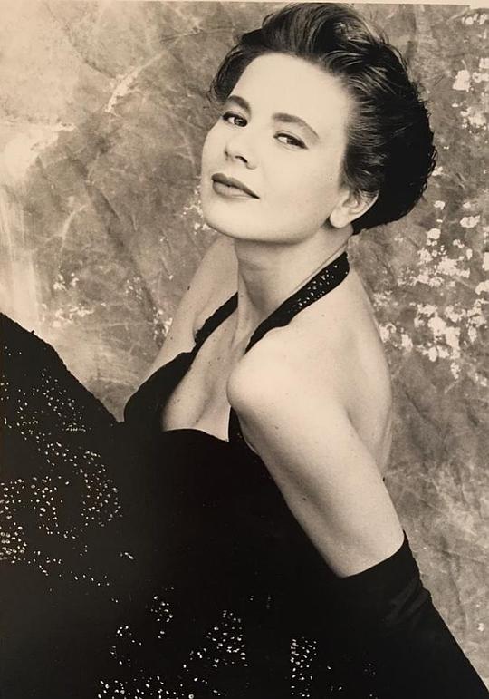 安东内拉·埃莉亚 Antonella Elia照片