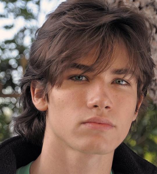 迈克尔-詹姆斯·奥尔森 Michael-James Olsen照片