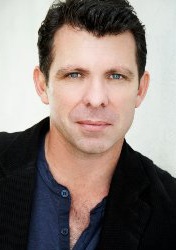 瓦维克·杨 Warwick Young照片