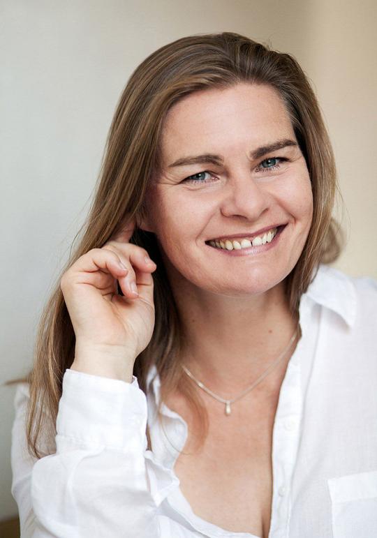 佩特拉·哈尔腾 Petra Hartung照片