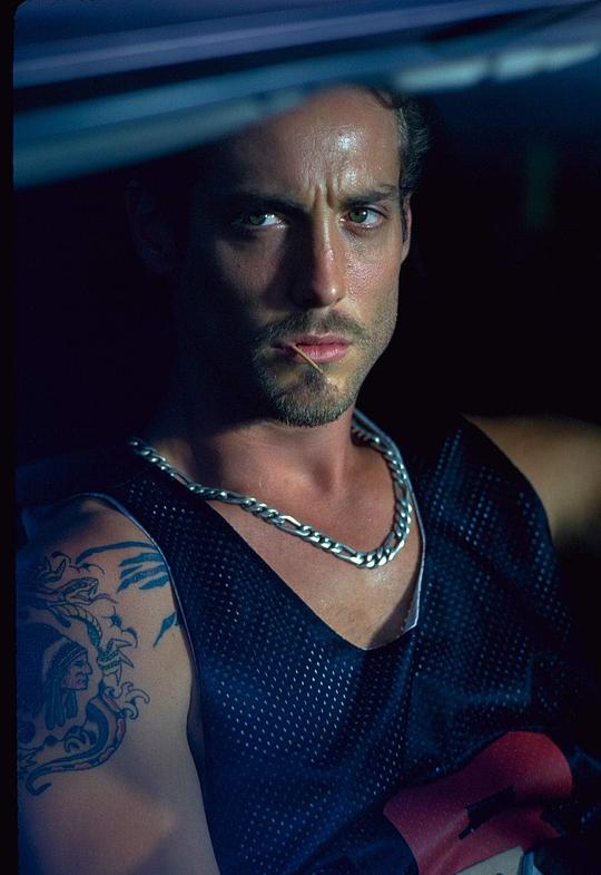 强尼·斯特朗 Johnny Strong照片