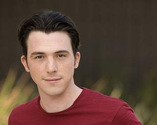 尼古拉斯·唐斯 Nicholas Downs照片