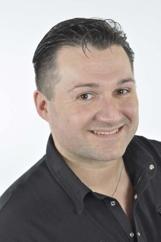 尼克·梅因 Nic Main照片