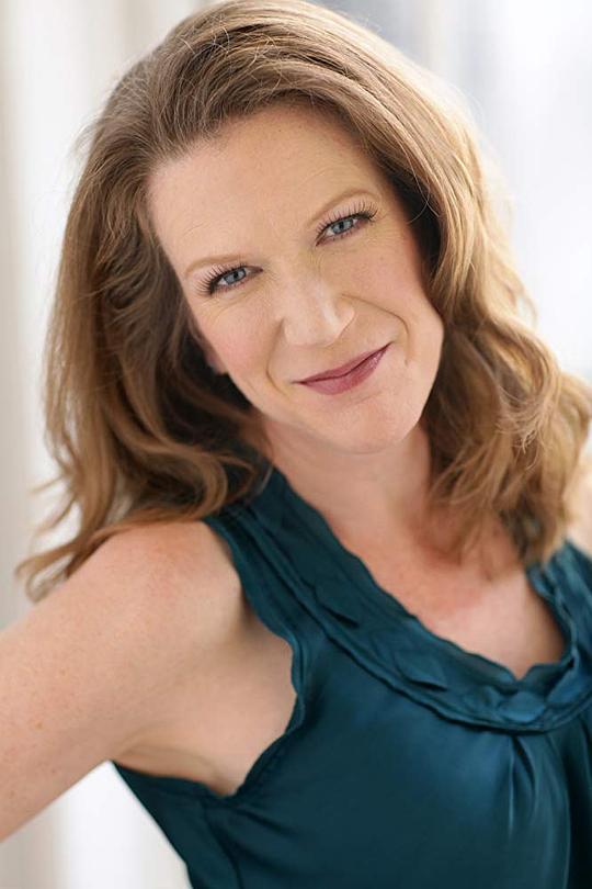 亨尼·罗素 Henny Russell照片