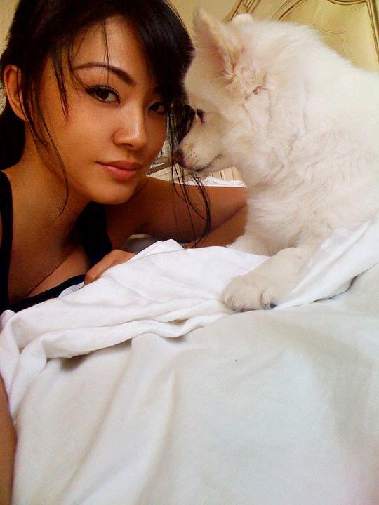 娜塔莎 Natasha Yi照片