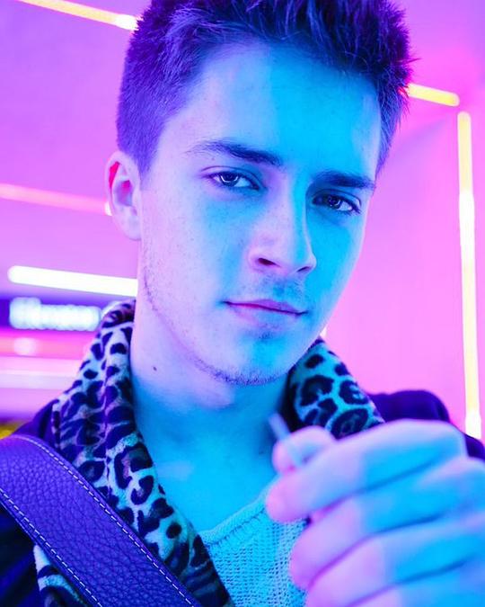 比利·安格 Billy Unger照片