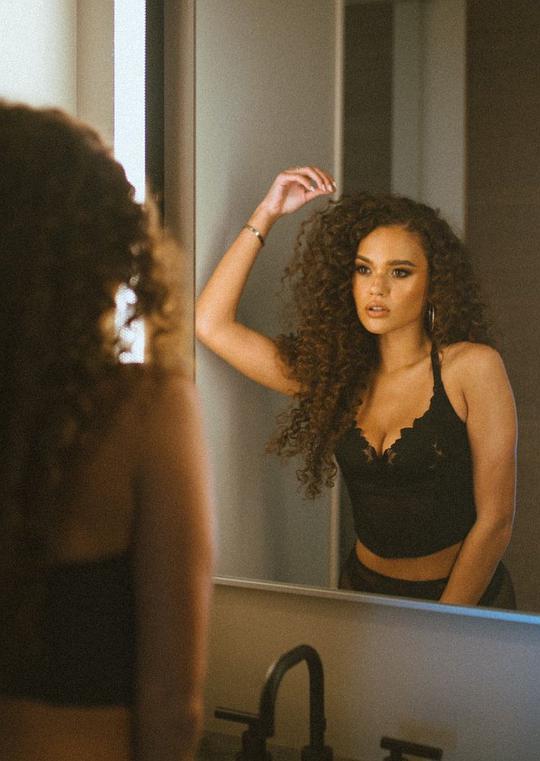 麦迪森·佩蒂丝 Madison Pettis照片