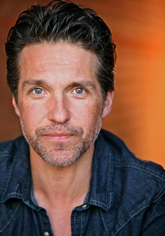 迈克·鲍尔斯 Mike Powers照片