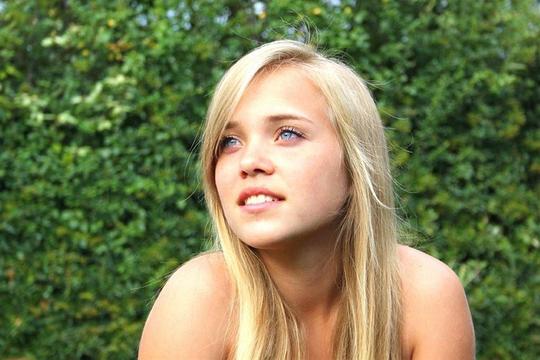 玛侬·舍瓦利尔 Manon Chevallier照片