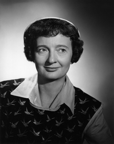 阿姆齐·斯特里克兰 Amzie Strickland照片