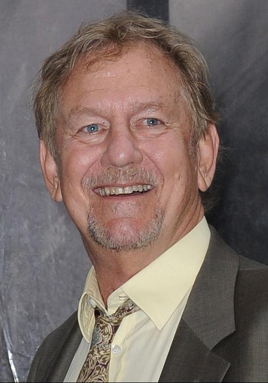 厄尼·里夫利 Ernie Lively照片