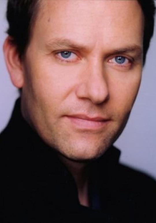 汤姆·巴尼特 Tom Barnett照片