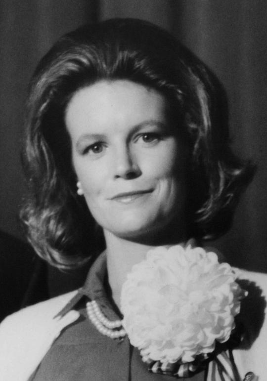 安妮·马克安诺 Annie McEnroe照片