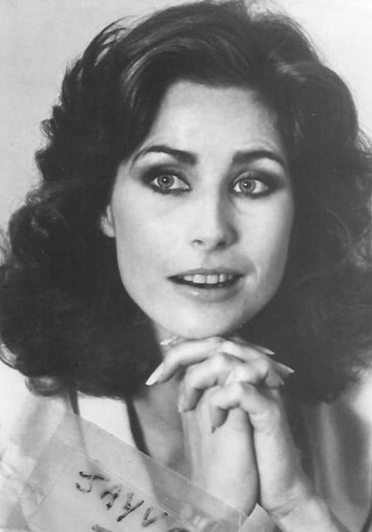 米凯拉·克拉薇 Michaela Clavell照片