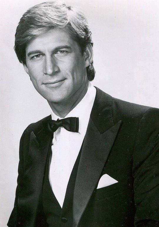 西蒙·麦考金戴尔 Simon MacCorkindale照片