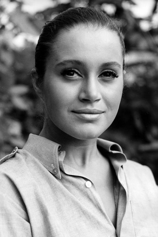 艾娃·珀卡斯 Ewa Pokas照片