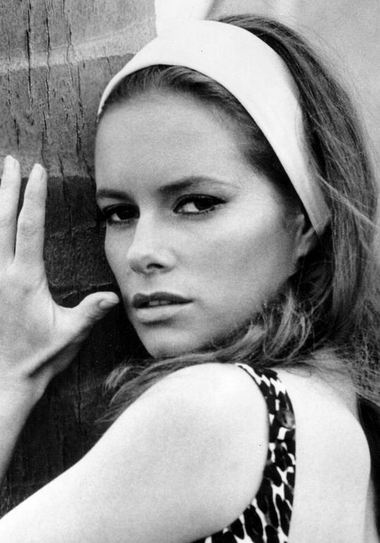 卢仙娜·帕鲁兹 Luciana Paluzzi照片