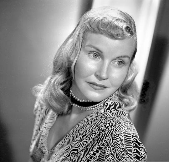 伊娃·麦克维 Eve McVeagh照片