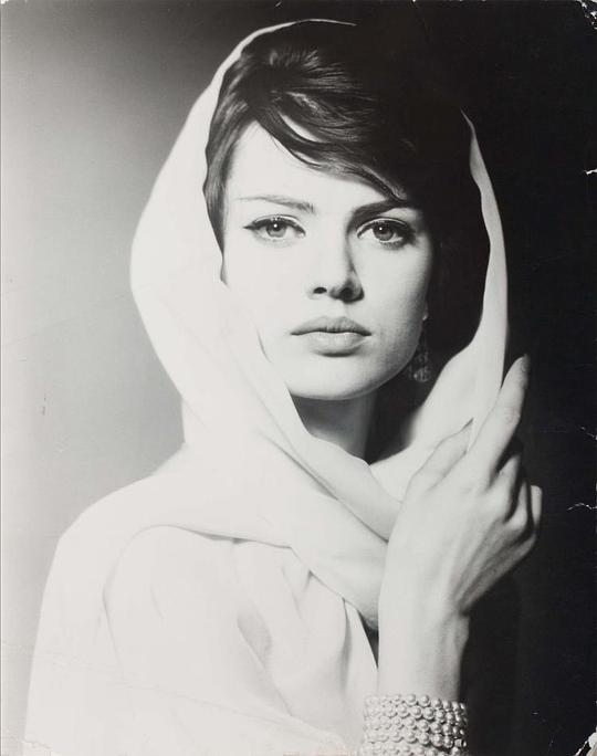 卡拉·马利耶 Carla Marlier照片