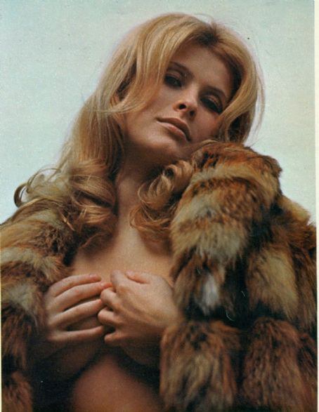 西尔瓦娜·文图雷利 Silvana Venturelli照片