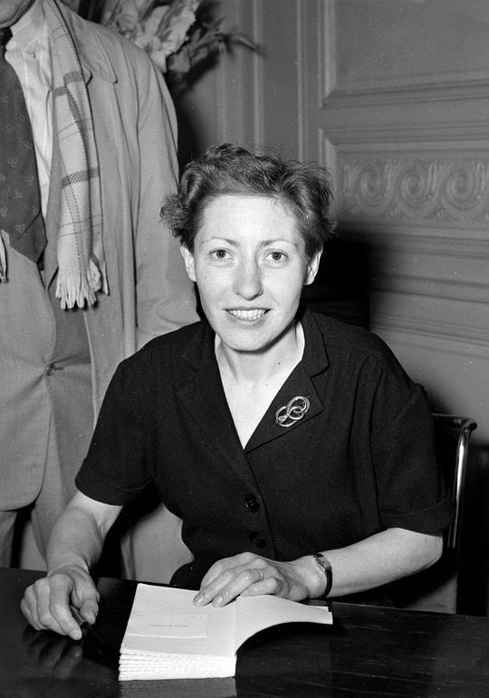 贝阿特里克斯·贝克 Béatrix Beck照片