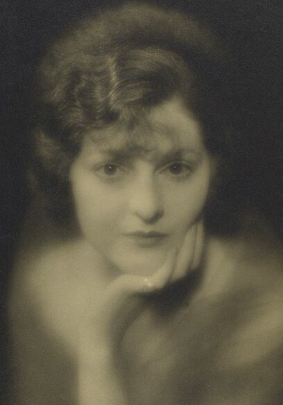 艾莉诺·阿德里 Eleanor Audley照片