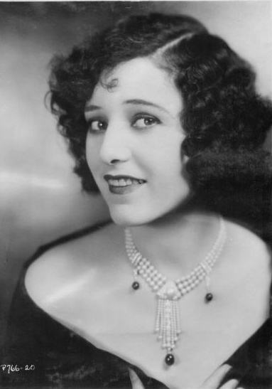 乔治亚·黑尔 Georgia Hale照片