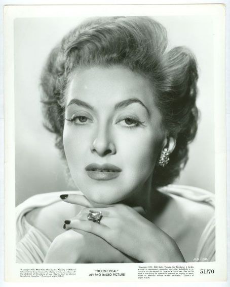 菲·贝克 Fay Baker照片