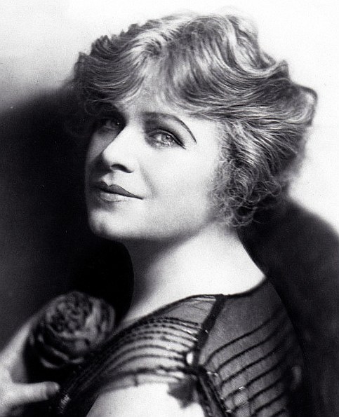 黛西·贝尔莫尔 Daisy Belmore照片