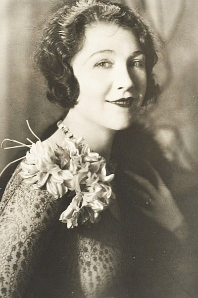 娜娜·布莱恩特 Nana Bryant照片