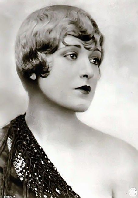 凯瑟琳·麦奎尔 Kathryn McGuire照片