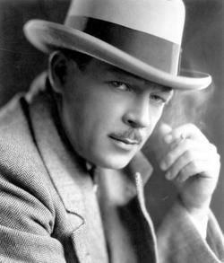 阿瑟·豪斯曼 Arthur Housman照片