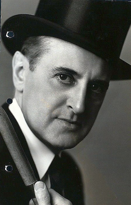 泰勒·霍姆斯 Taylor Holmes照片