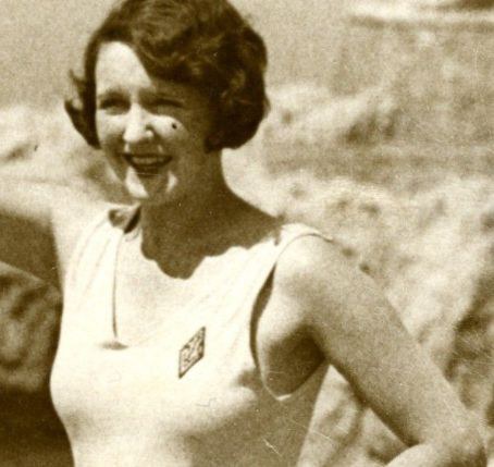 琼·特里普 June Tripp照片