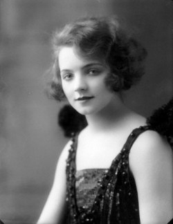 Betty Sinclair照片