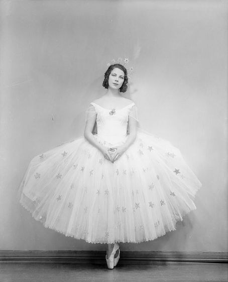 蒂莉·洛施 Tilly Losch照片