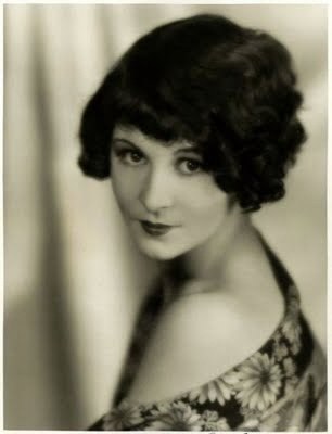 安妮·康尼瓦尔 Anne Cornwall照片