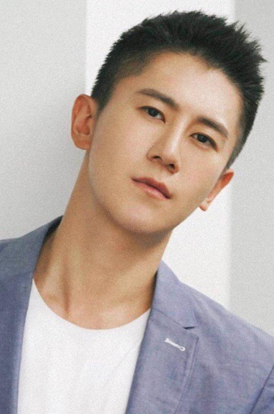 董晨 Chen Dong照片