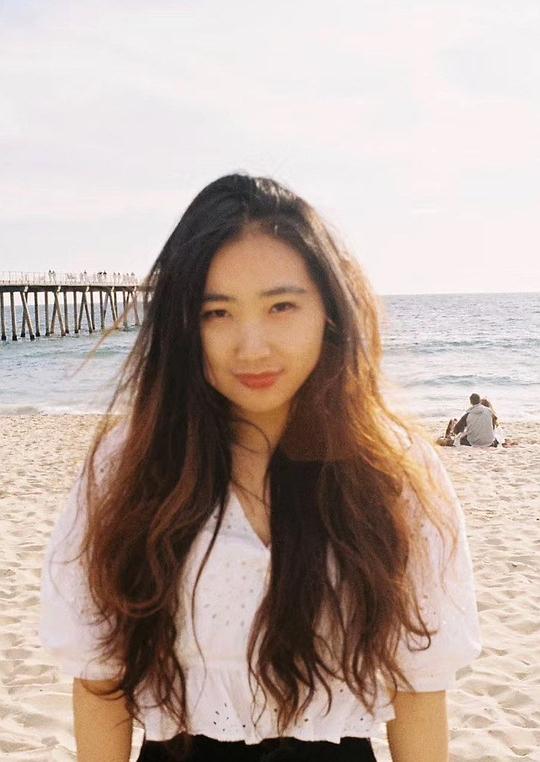 周行 Olivia Zhou照片