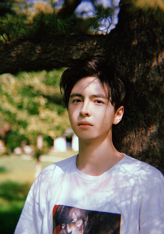 蒲熠星 Eazin Poe照片