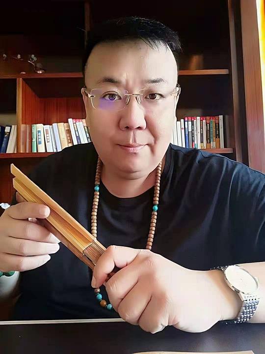 何艺林 Yilin He照片