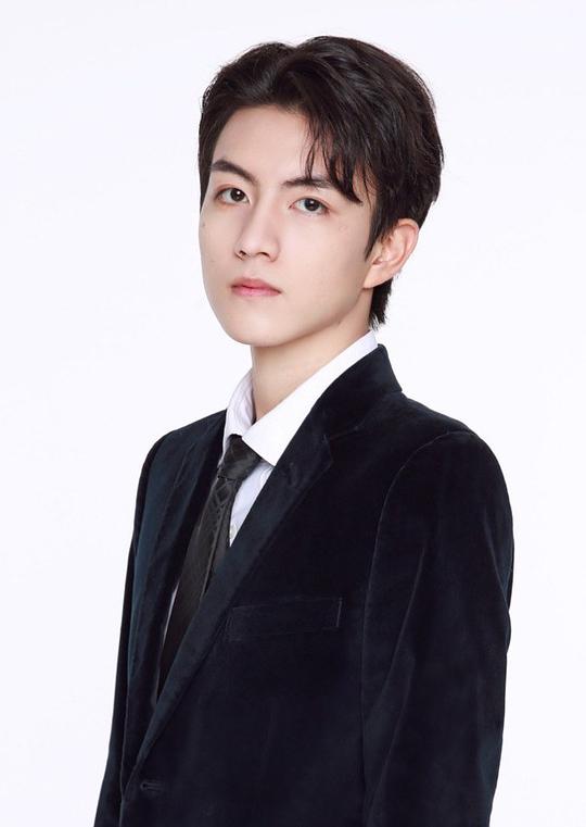 赵一博 Yibo Zhao照片