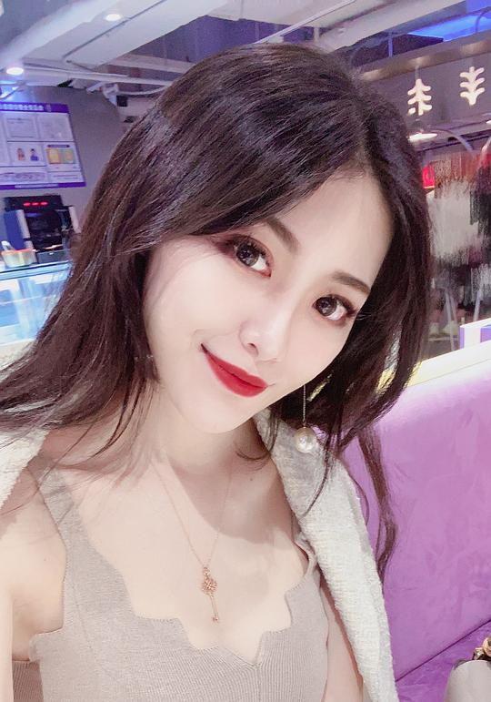 张露文 Luwen Zhang照片