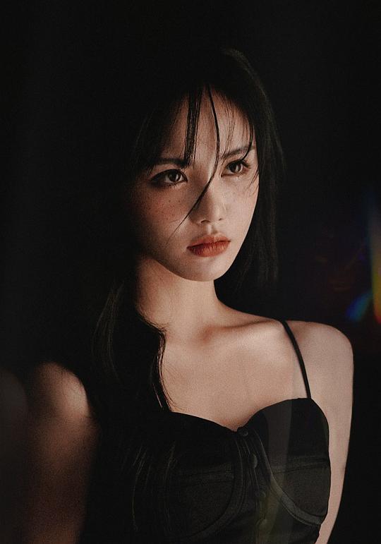 梁壁荧 Biying Liang照片