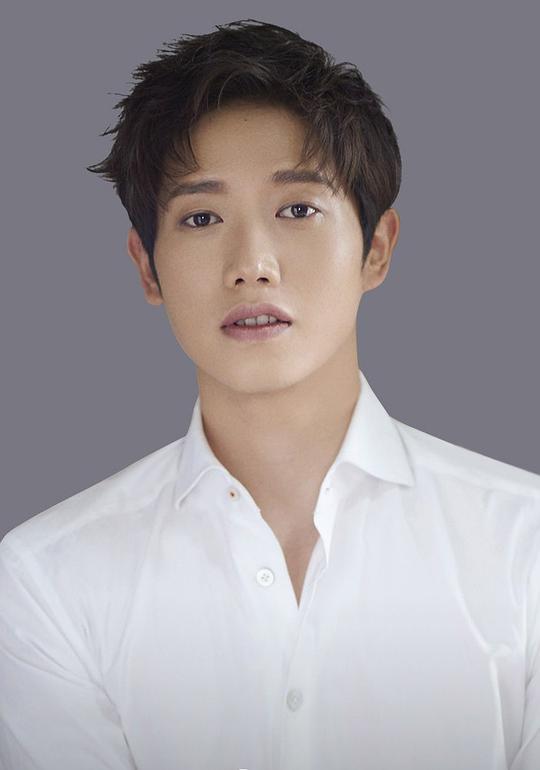 李嘉铭 Jiaming Li照片