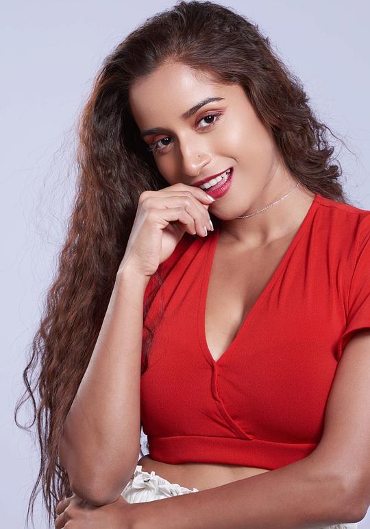 普加·巴哈卢卡 Pooja Bhalekar照片