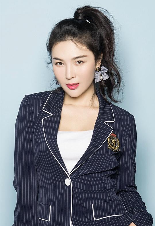 闫勤 Qin Yan照片