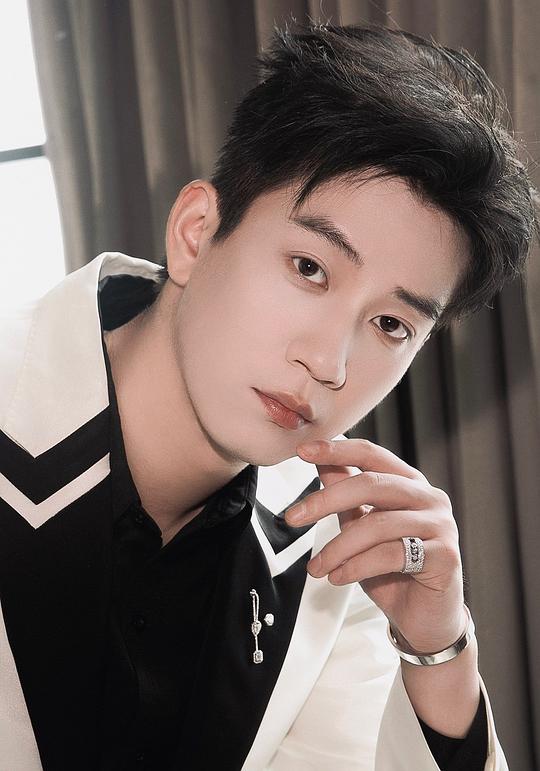 王子奇 Ziqi Wang照片