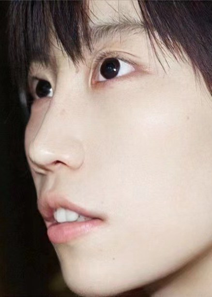 廖依 Yi Liao照片